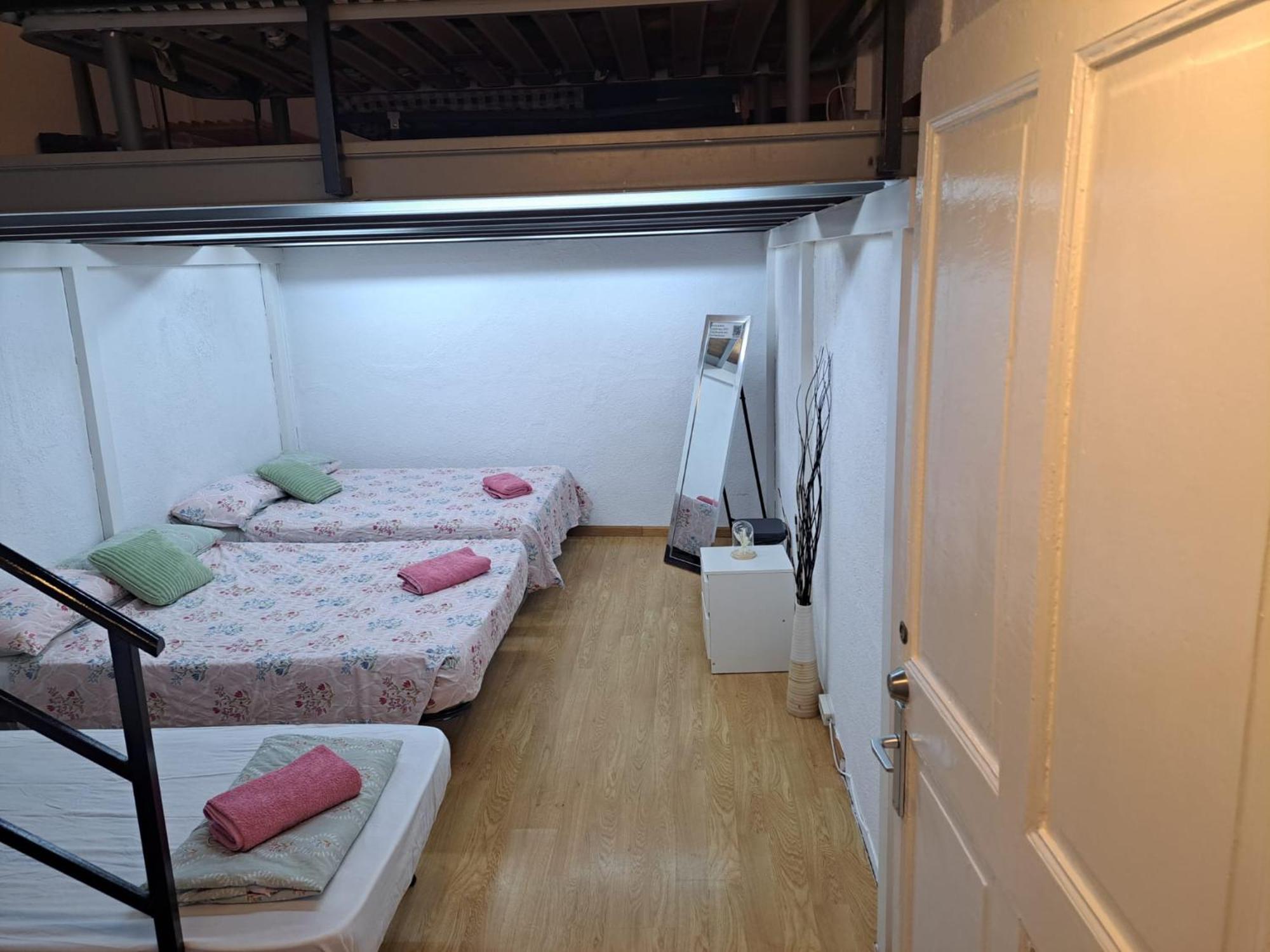 Habitacion Para Grupos Hasta 8 En Plena Rambla De Cataluna Barcelona Kültér fotó