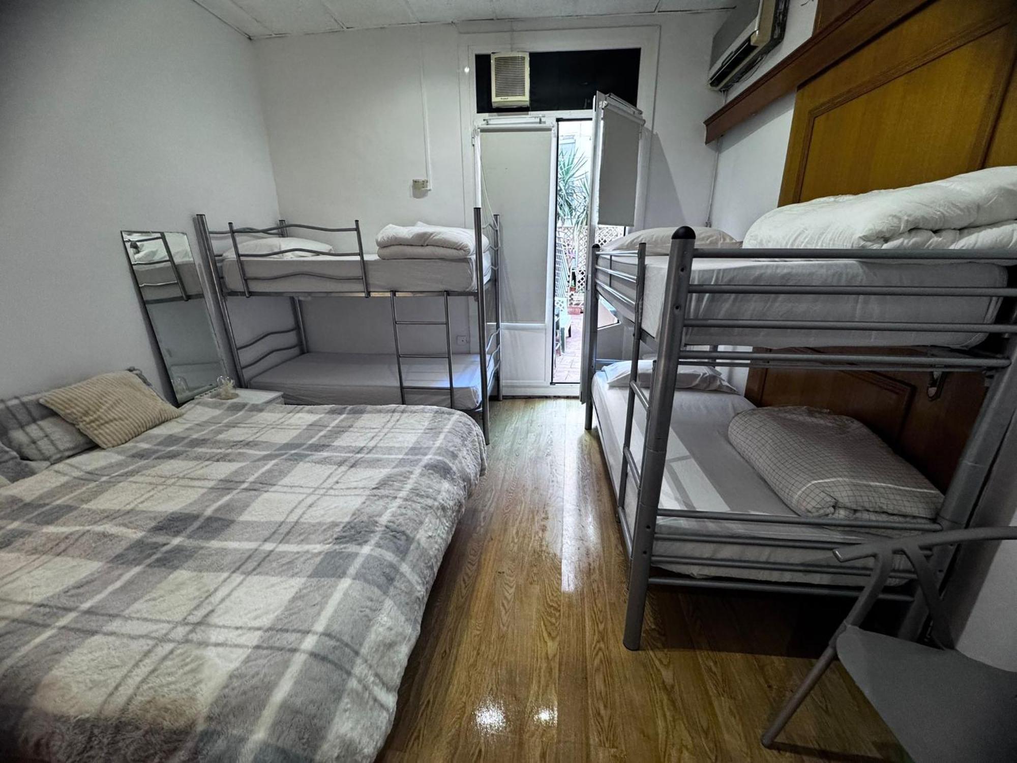 Habitacion Para Grupos Hasta 8 En Plena Rambla De Cataluna Barcelona Kültér fotó